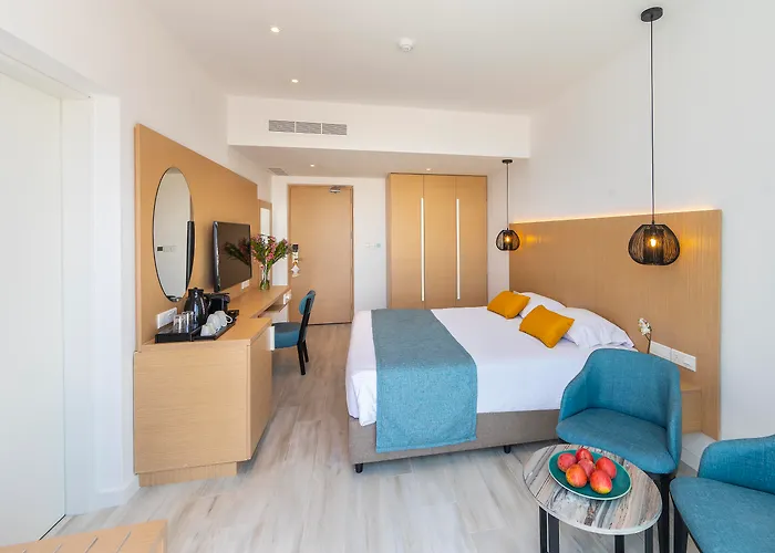 Leonardo Crystal Cove Hotel & Spa - Adults Only