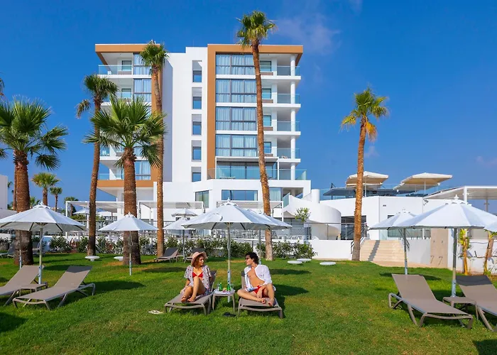 Leonardo Crystal Cove Hotel & Spa - Adults Only